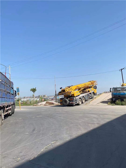 北屯市25吨吊车的租赁价格大概是多少？