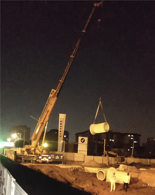 北屯市“弯臂矫正”—— 吊车的 “形变补偿” 技术